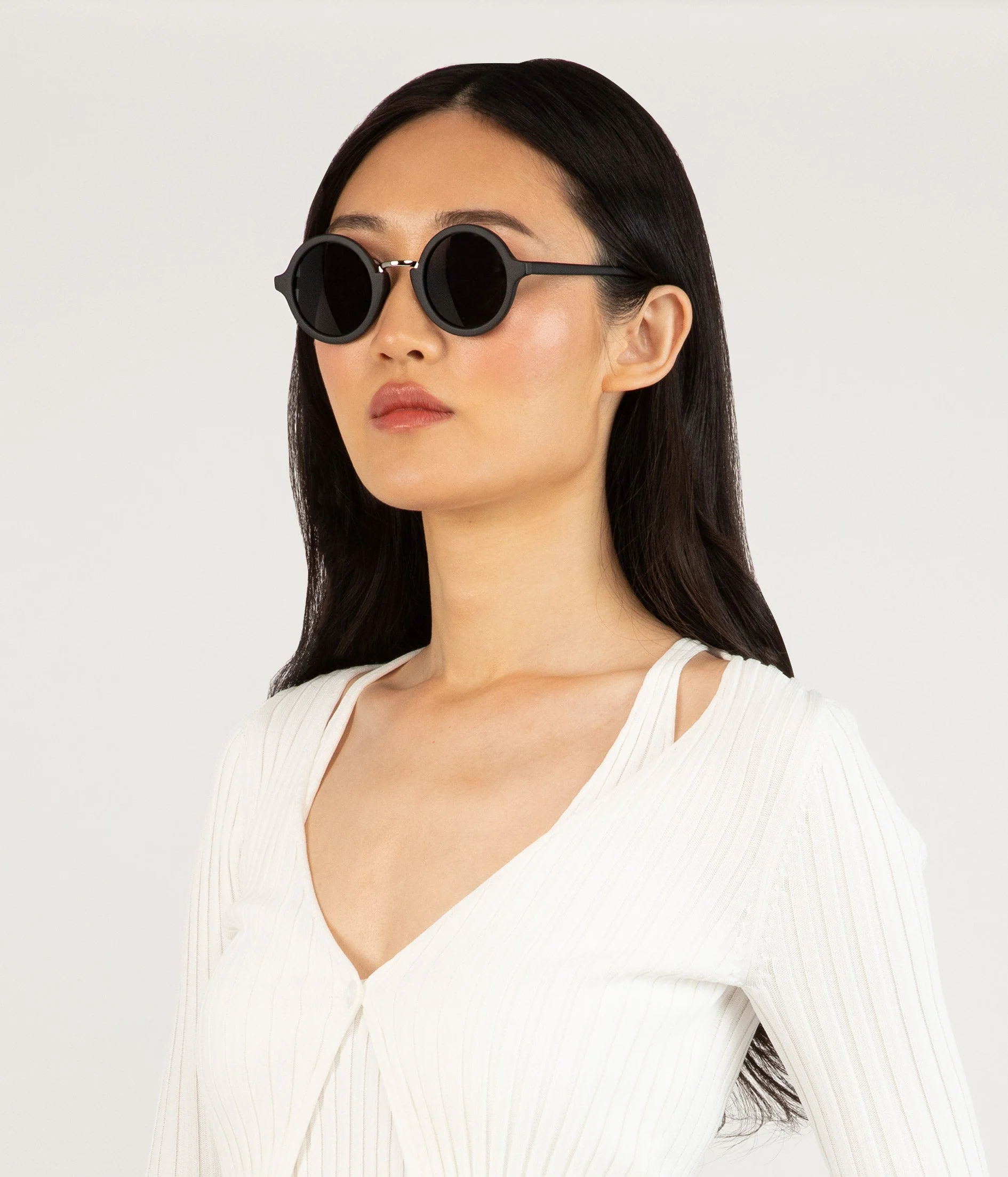 HALSEY Black Round Sunglasses - Image 4