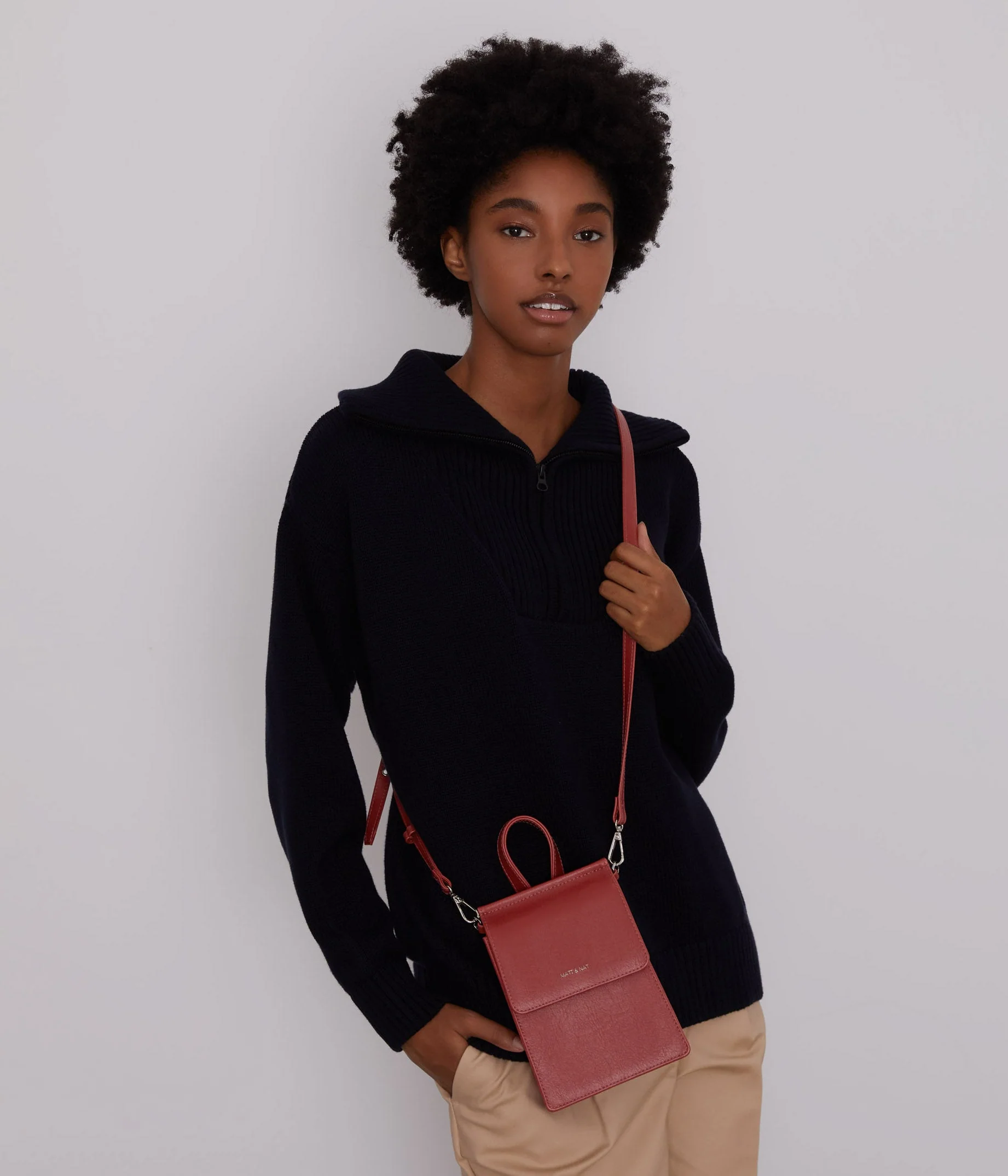 THESSA Vegan Crossbody Bag - Vintage - Image 10